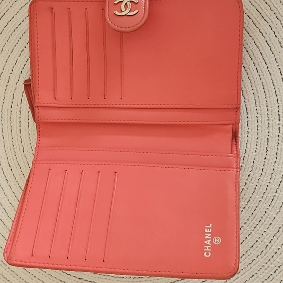 CHANEL Quilted Coral Pink Wallet - Picture 4 of 12